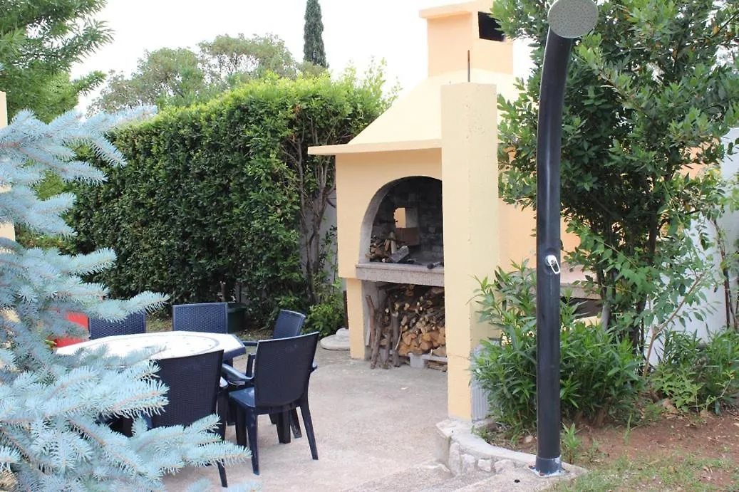 Blaz 2 - Apartment For 3 Persons, 150 M From The Beach Novi Vinodolski