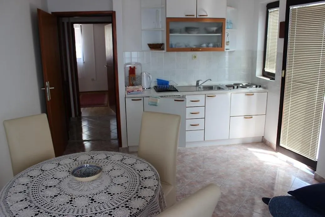 Blaz 2 - Apartment For 3 Persons, 150 M From The Beach Novi Vinodolski