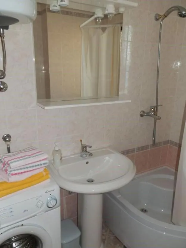 Blaz 2 - Apartment For 3 Persons, 150 M From The Beach Novi Vinodolski