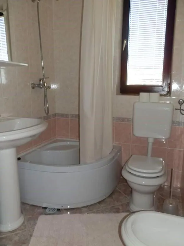 Blaz 2 - Apartment For 3 Persons, 150 M From The Beach Novi Vinodolski