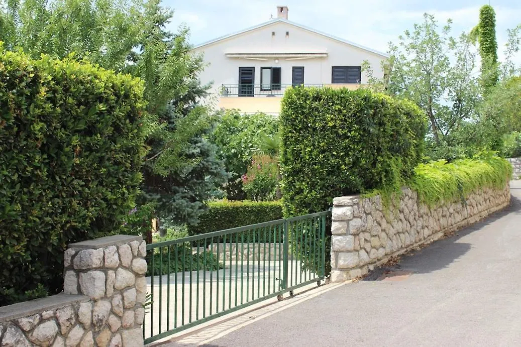 Blaz 2 - Apartment For 3 Persons, 150 M From The Beach Novi Vinodolski