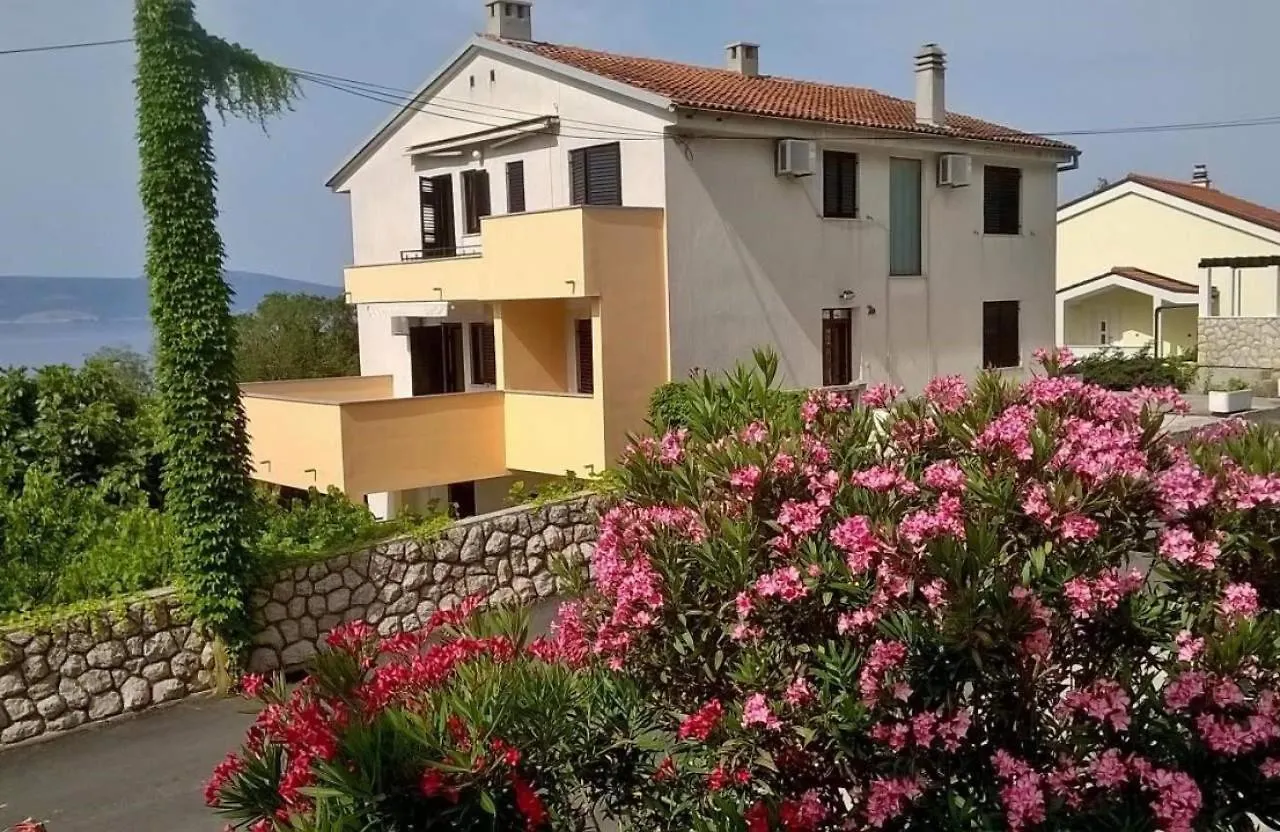 Blaz 2 - Apartment For 3 Persons, 150 M From The Beach Novi Vinodolski